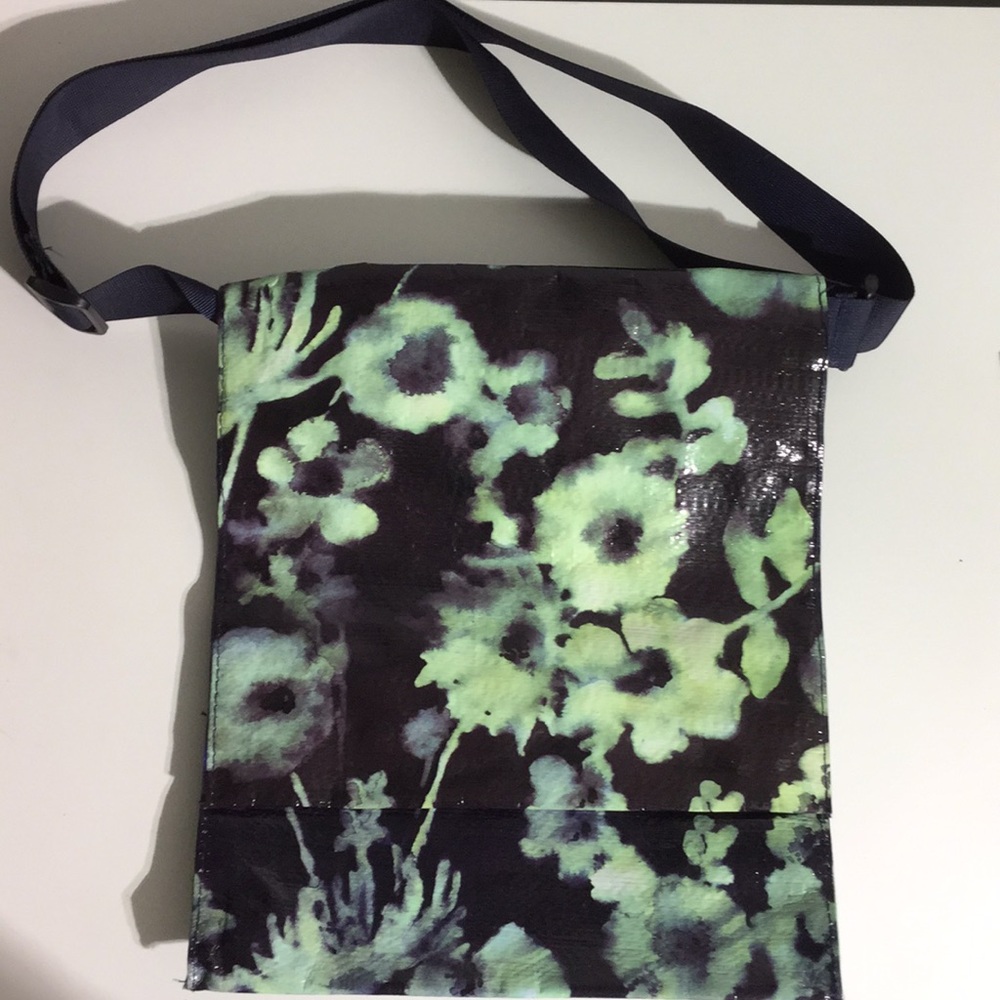 Waterproof messenger bag